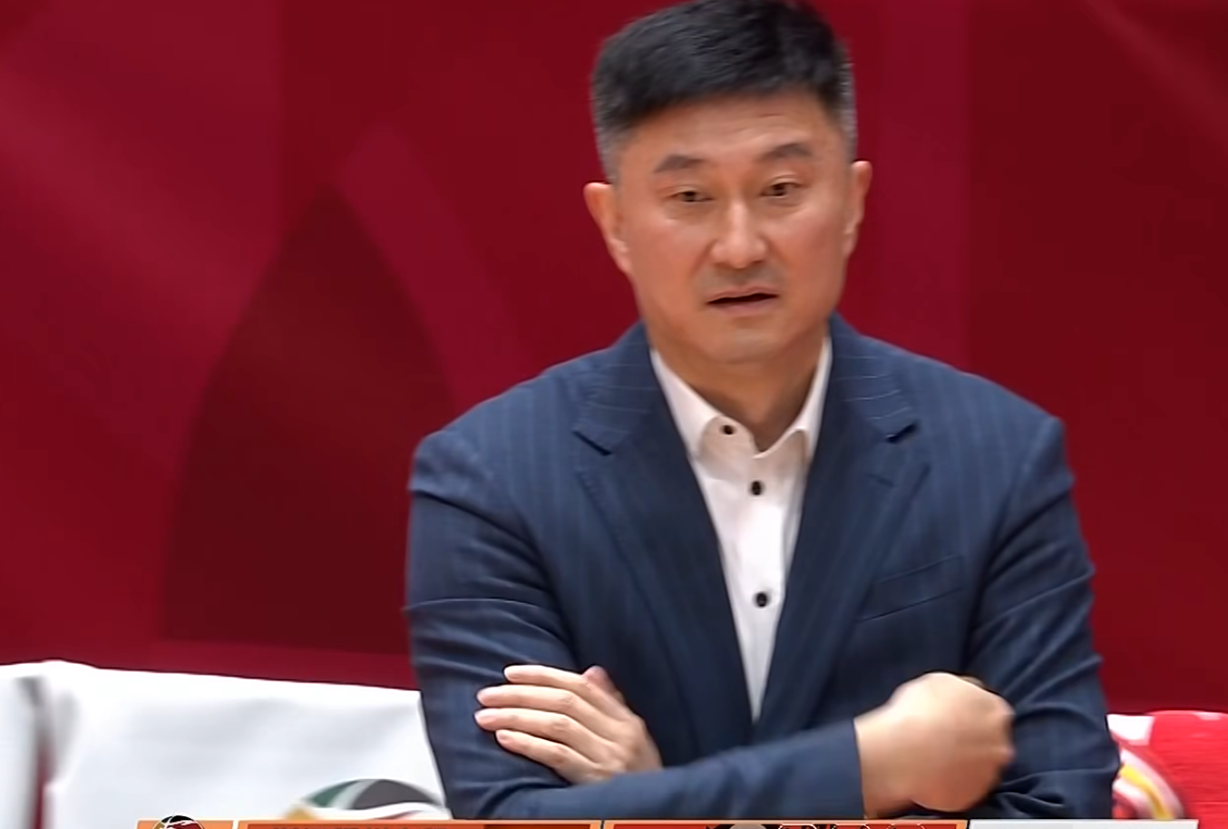 足球u10-CBA两大惨案！广东狂输上海40分，前冠军15连败，北控爆冷输江苏